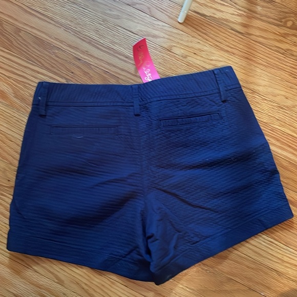 Lilly Pulitzer Callahan short / size 8 / true navy - Picture 2 of 9